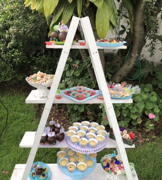 Escalera vintage para pasabocas